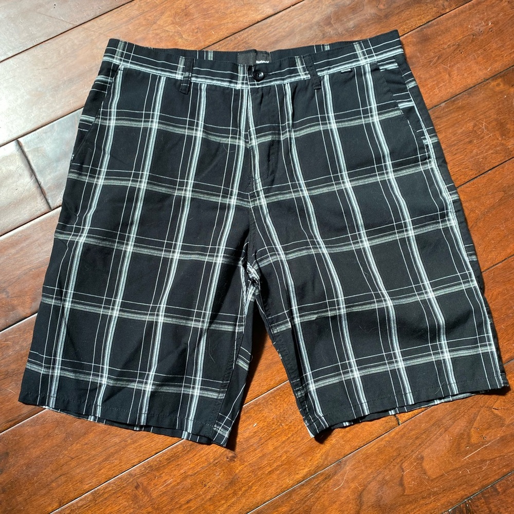 Hurley short